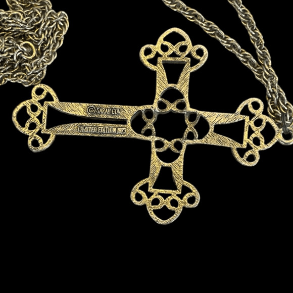 Sarah Coventry "Victorian” Limited Edition 1973 Cross Necklace Collectible - Picture 3 of 4